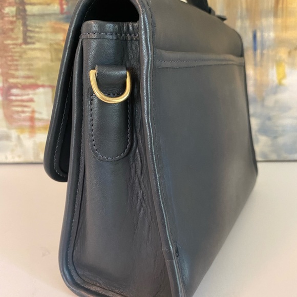 Coach Vintage Court 9870 Navy Leather Crossbody Shoulder Bag Purse - Picture 4 of 11